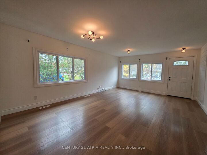 Photo de la propriété:  257 Pine Beach Drive  ON L4P 2V7 