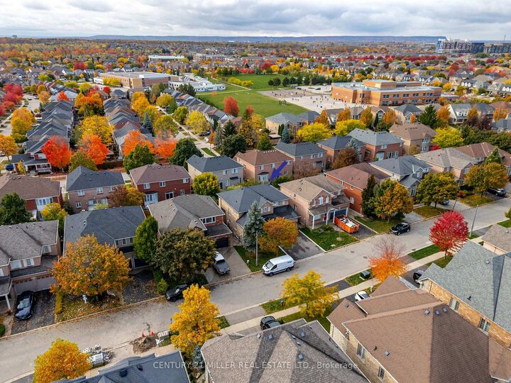 Property Photo:  2124 Blackforest Crescent  ON L6M 4T6