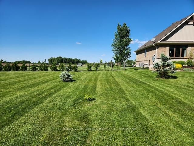 Photo de la propriété:  10286 Ford Road  ON N5P 3T1 