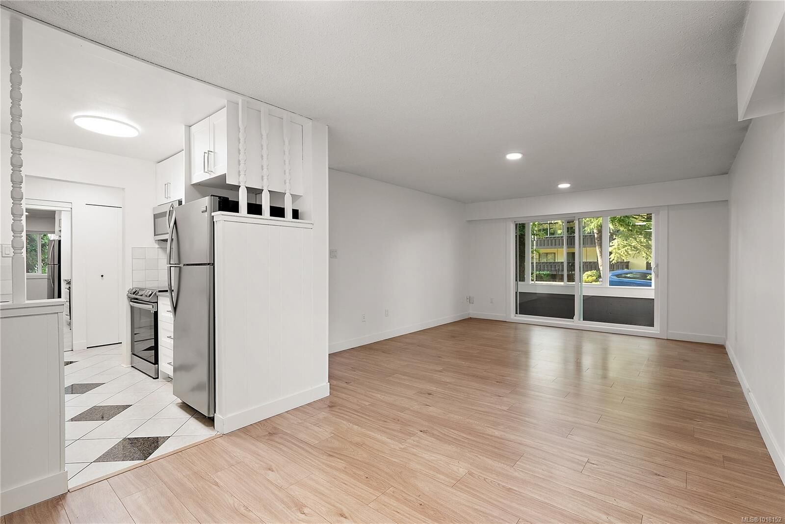 Property Photo: 1124 Esquimalt Rd 101 BC V9A 3N4