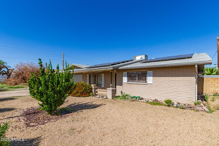 Property Photo:  3828 W Loma Lane  AZ 85051