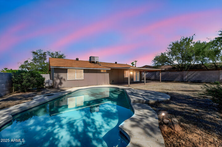 Property Photo:  1403 W Los Arboles Place  AZ 85224