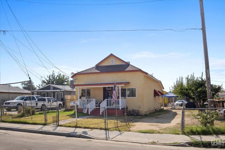 Property Photo:  345 Combs Avenue  CA 93203 