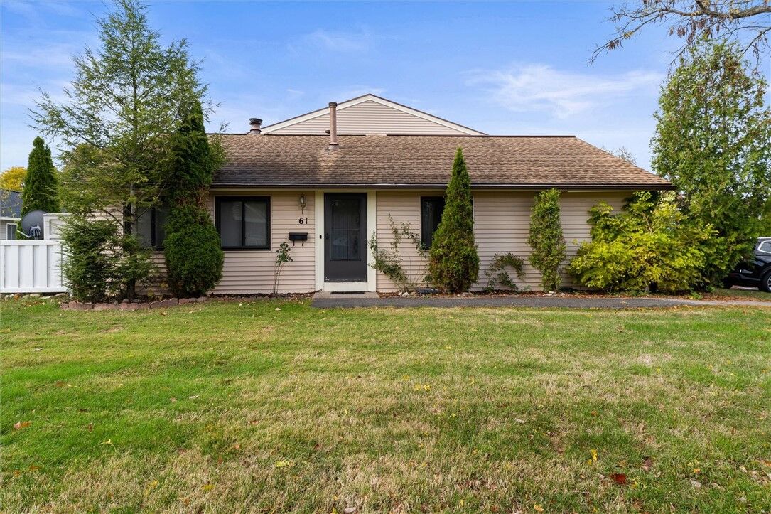 Property Photo:  61 Windsorshire Drive  NY 14624 