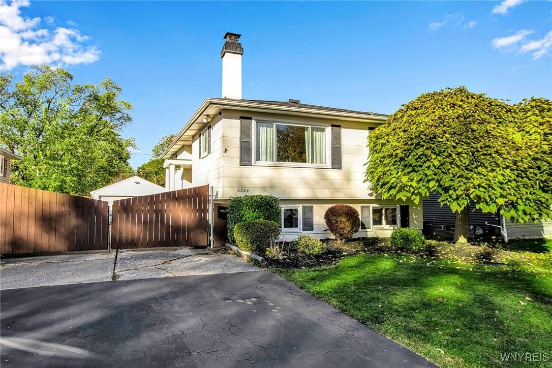 Property Photo:  3304 Warner Drive  NY 14072 