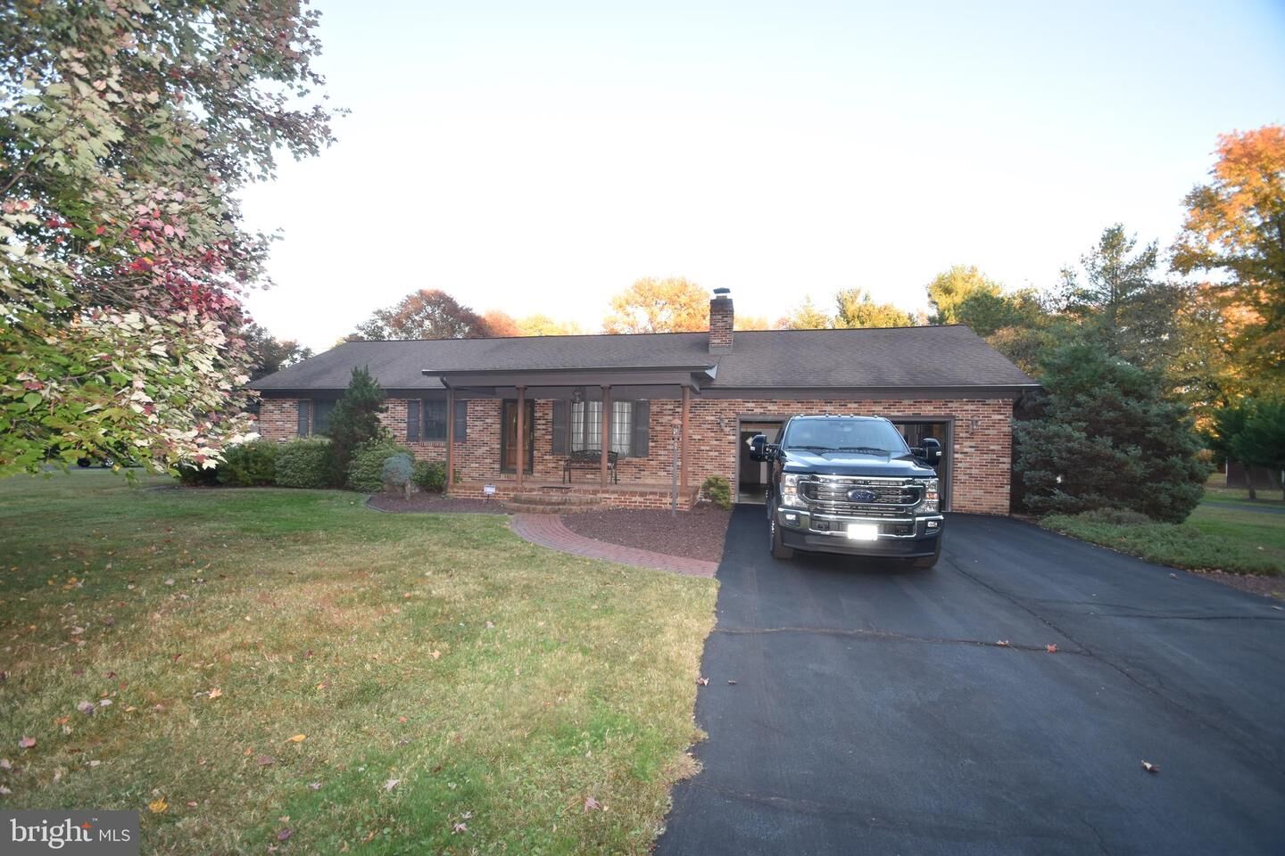 Property Photo:  27 Woodside Lane  DE 19701 