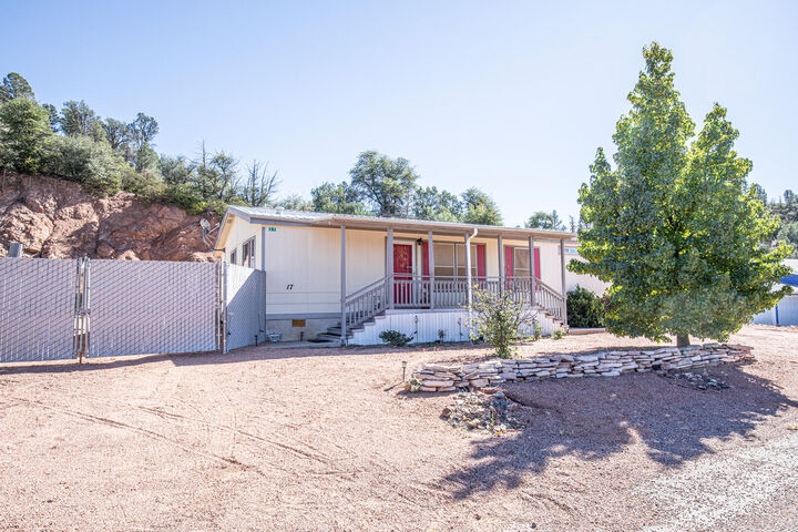 Property Photo:  17 S Hillside Drive  AZ 85541