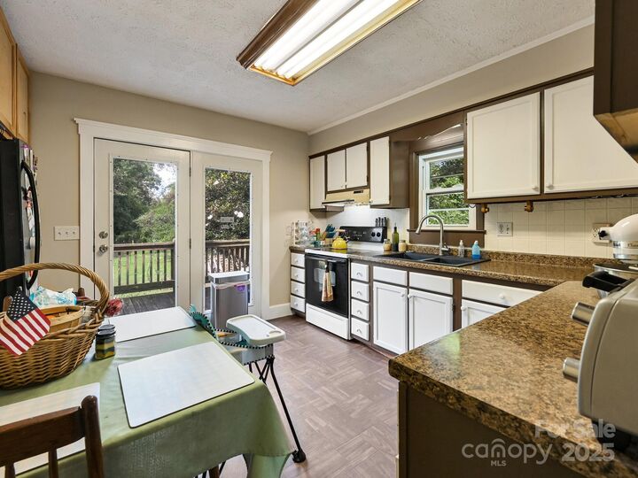 Property Photo: 499 Oak Grove Road NC 28731