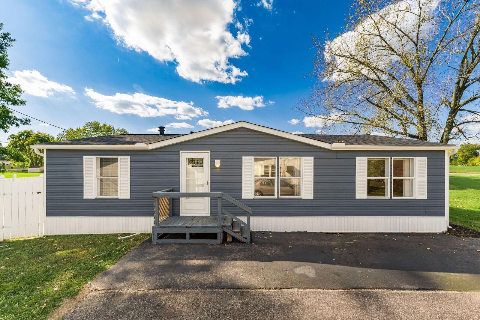 Property Photo:  2185 Maureen S Boulevard  OH 43207