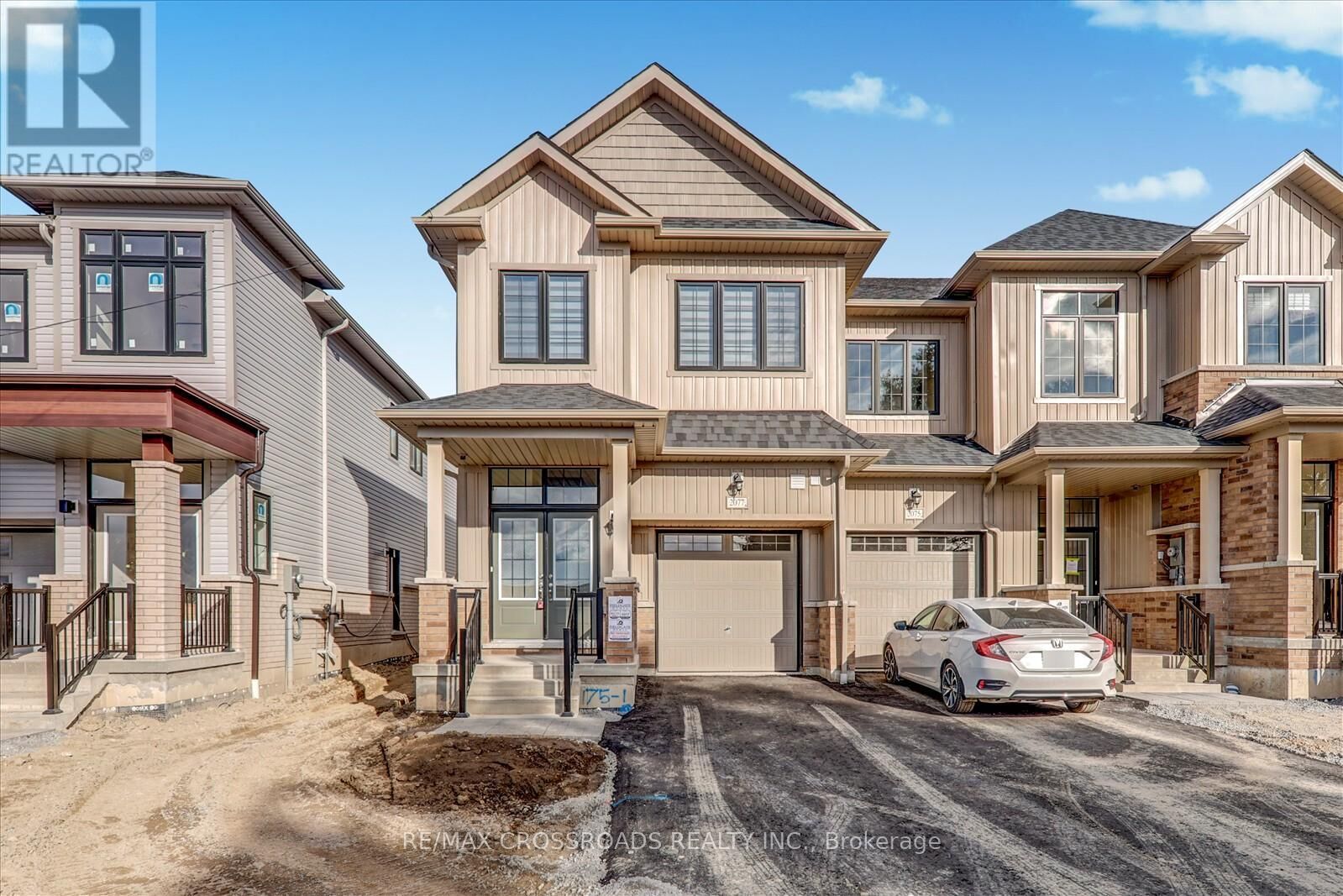 Property Photo:  2077 Horace Duncan Crescent  ON L1H 0H4 