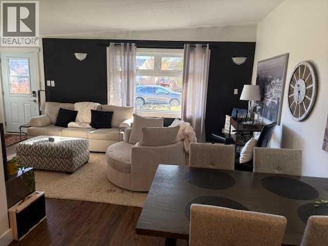 Property Photo:  204 9 Avenue Southeast  AB T0J 0Y6