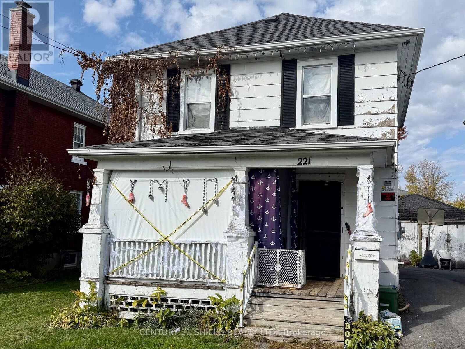 Property Photo:  221 5th Street East  ON K6H 2L7