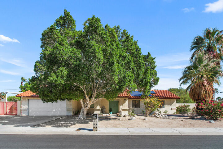 Property Photo:  2910 N Bahada Road  CA 92262