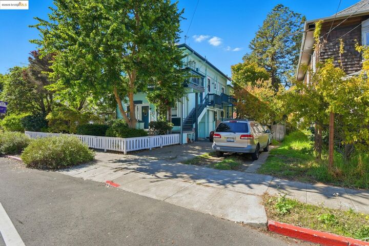 Property Photo:  1642 Milvia St 2  CA 94709