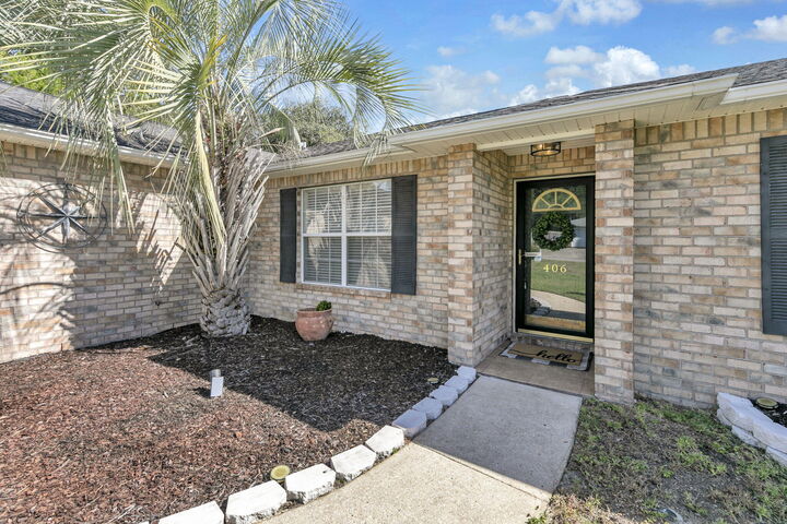 Property Photo:  406 Hatchee Drive Drive  FL 32536 
