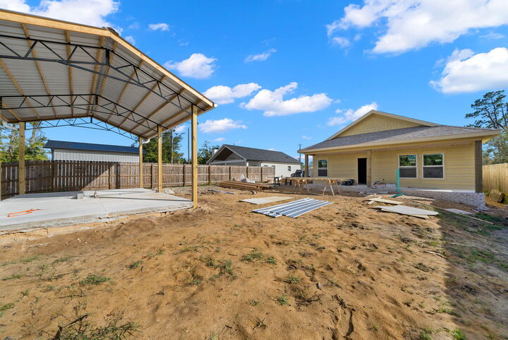 Property Photo: 1831 McKenzie Road FL 32409