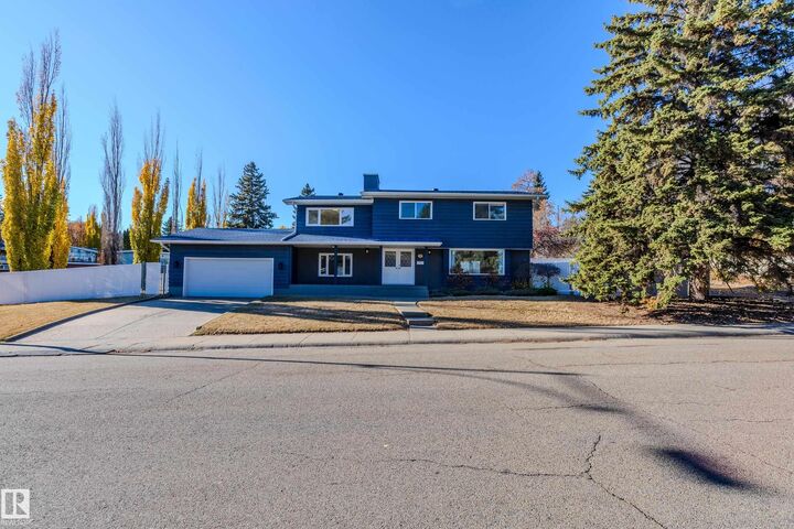 Property Photo:  98 Valleyview Crescent NW  AB T5R 5T3 