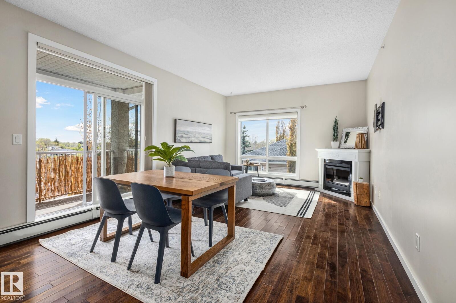 Property Photo:  10524 77 Avenue NW 402  AB T6E 1N1