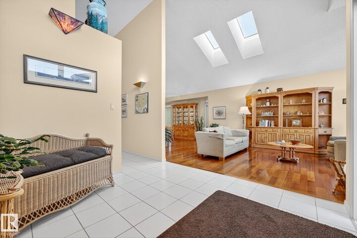 Property Photo:  819 Whiston Bay Bay NW  AB T6M 2H6 