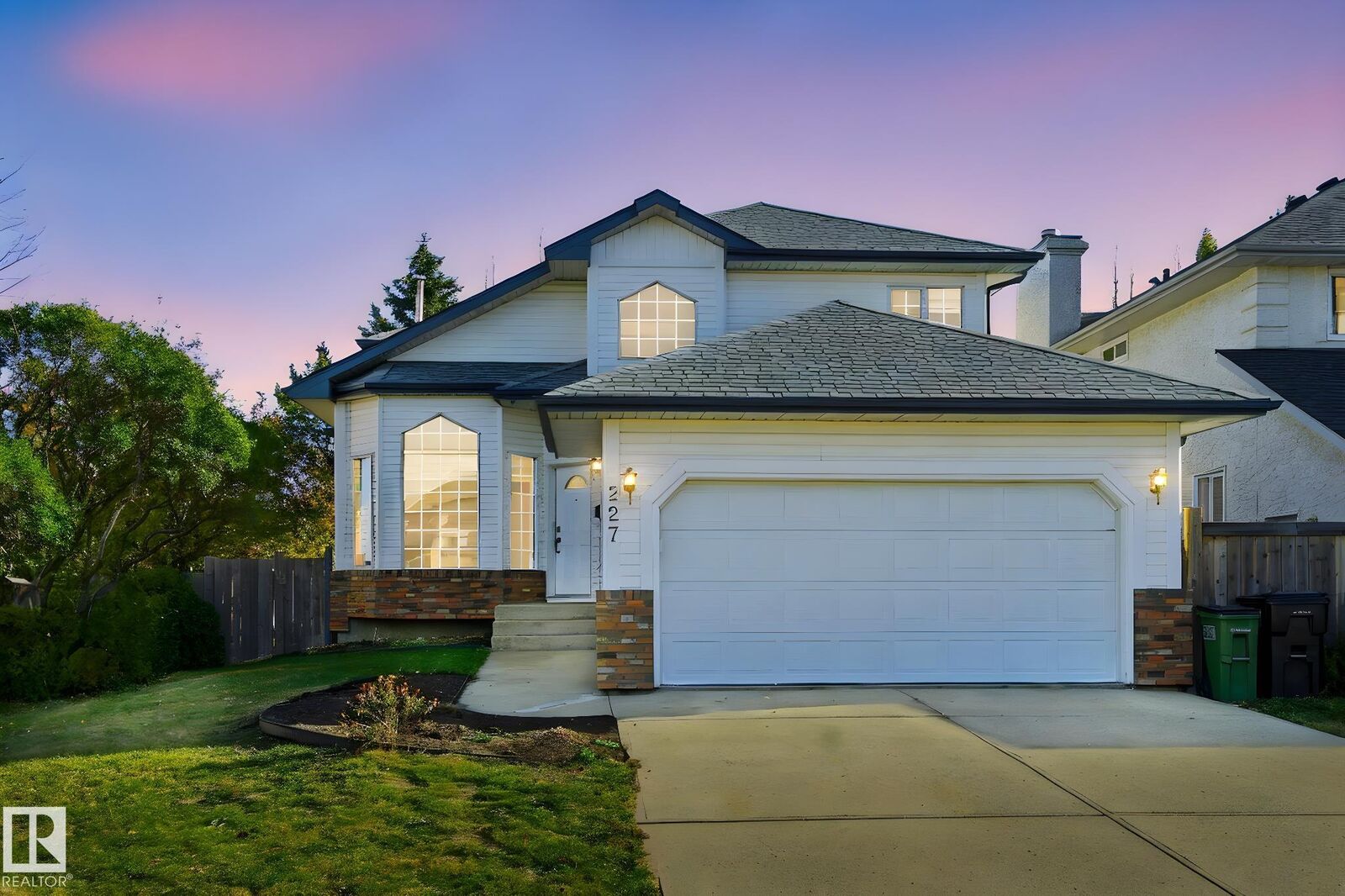 Property Photo:  227 Peter Close NW  AB T5T 5Y5 