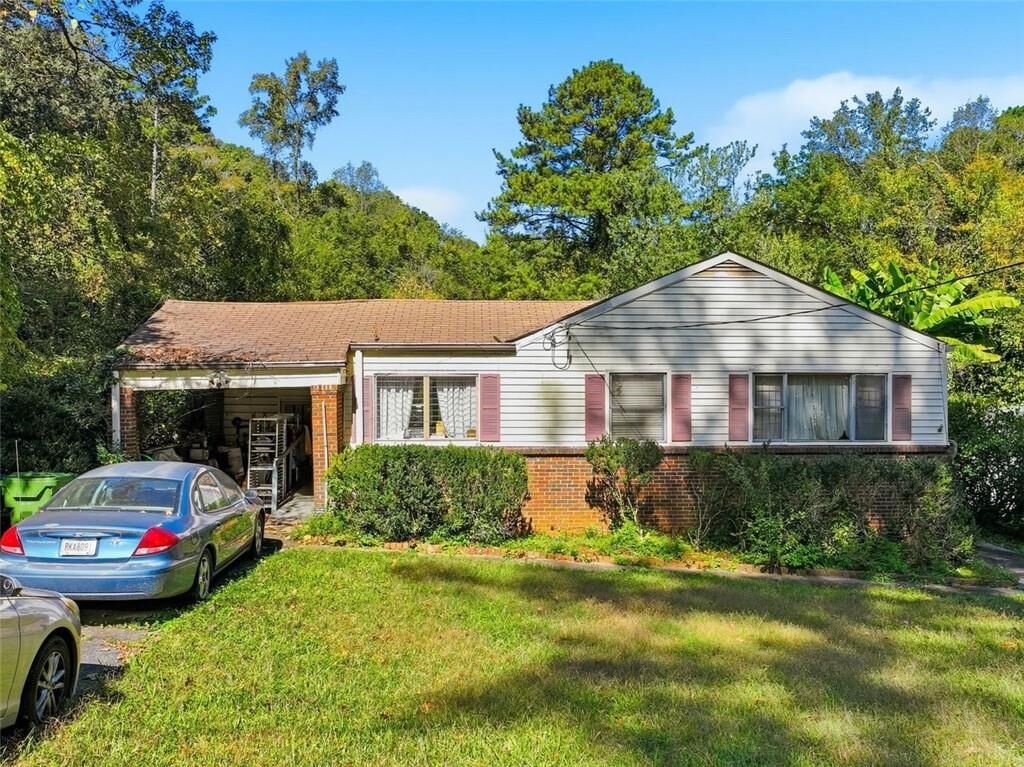Property Photo:  1701 Moores Mill Road NW  GA 30318