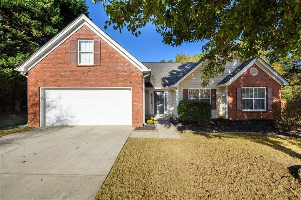 Property Photo:  1001 Autumn Glen Court  GA 30019