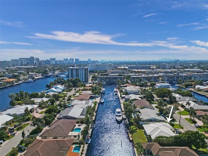 Property Photo:  5320 NE 32nd Ave  FL 33308 