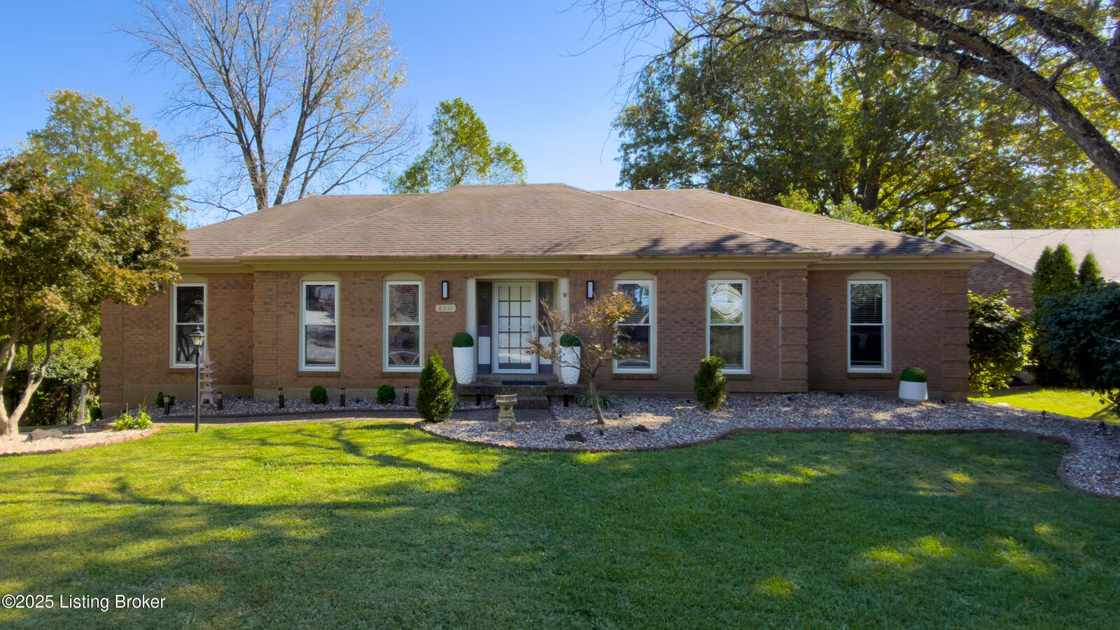 Property Photo: 8311 Pine Grove Ct KY 40214