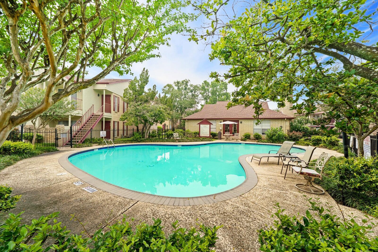 Property Photo:  2120 El Paseo Street 1403  TX 77054