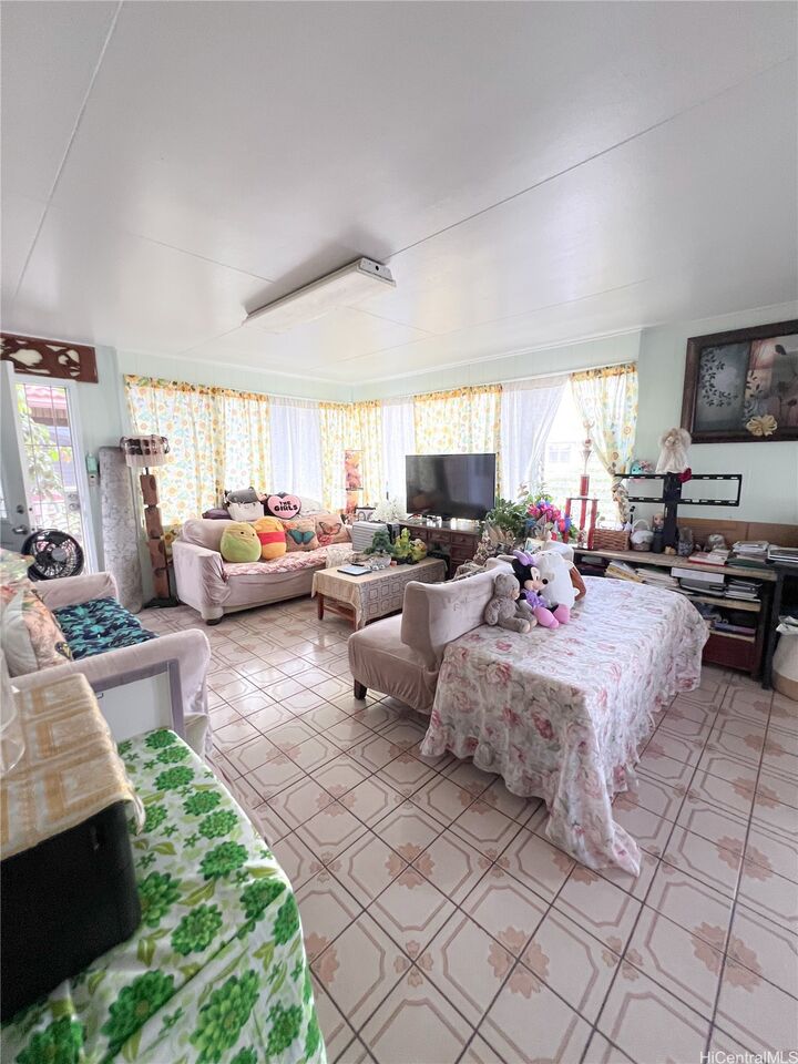 Property Photo: 1815 Eluwene Street HI 96819