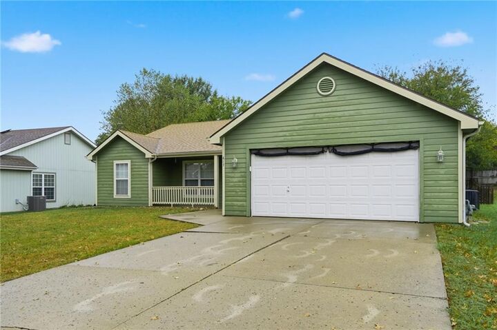 Property Photo:  617 N Salsbury Court  KS 66049 