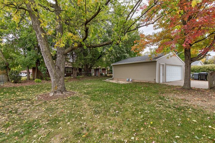 Property Photo:  1014 NW Linden Street  IA 50023