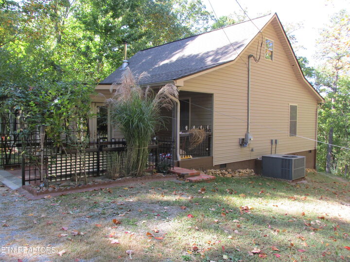 Property Photo: 1042 Old Oliver Rd TN 37886