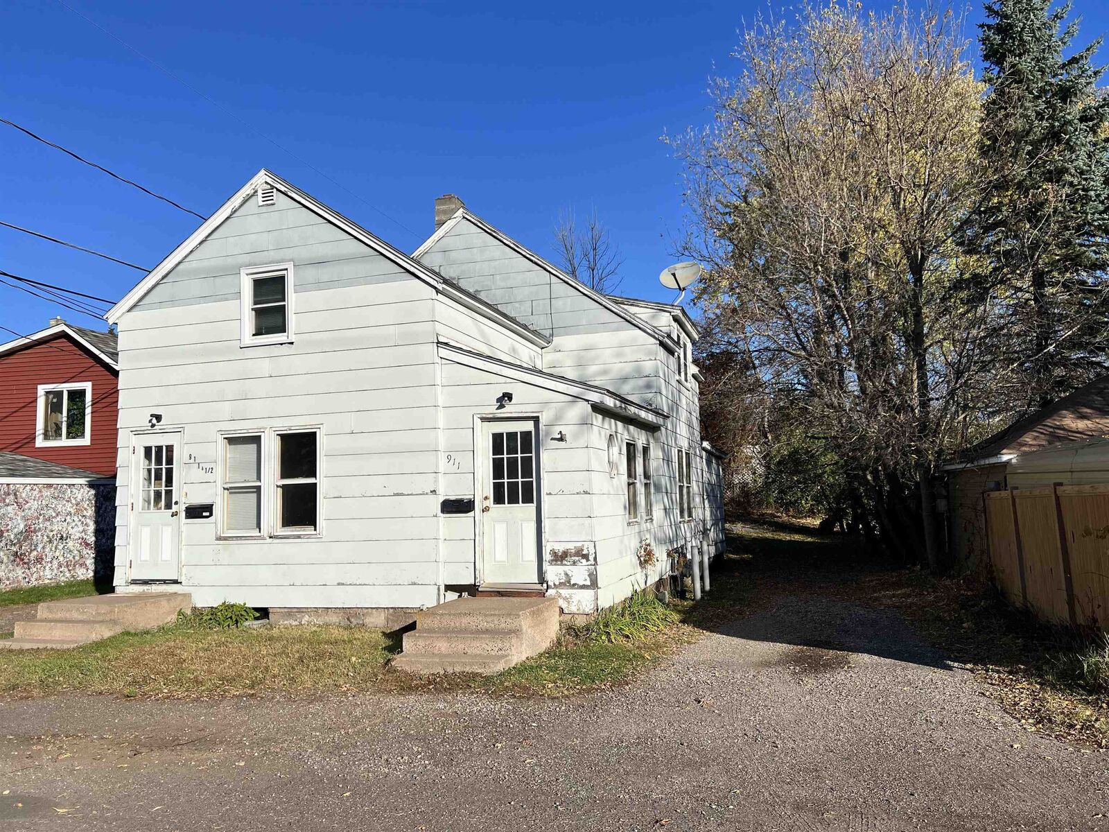 Property Photo:  911 Prospect Ave 911 1/2  MN 55720