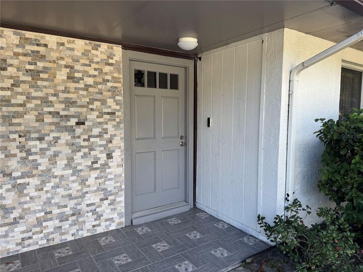 Property Photo:  3433 Laurel Dale Drive  FL 33618