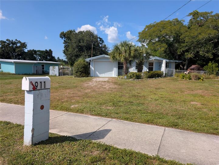 911 60th Avenue W  Bradenton FL 34207 photo