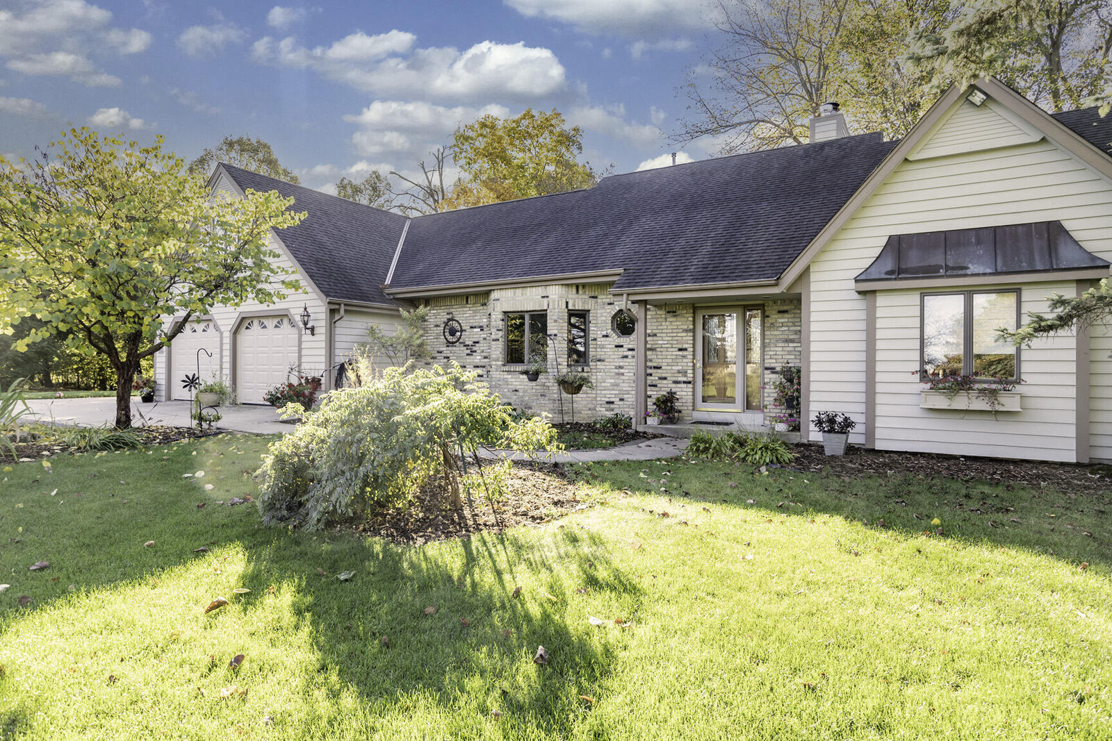 Property Photo:  W243n7650 Hilltop Ct  WI 53089