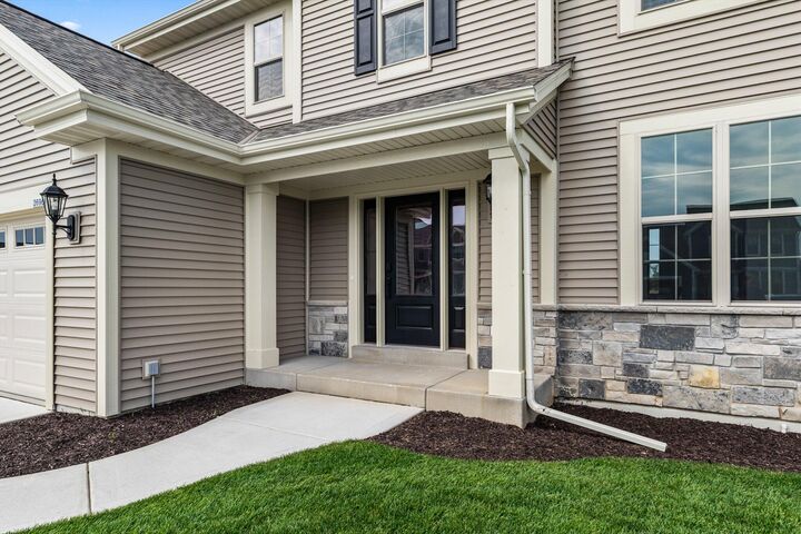 Property Photo:  2696 Mapleton Ave  WI 53120