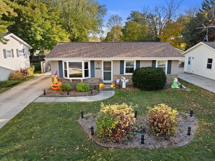 2227 Creek Rd  West Bend WI 53090 photo