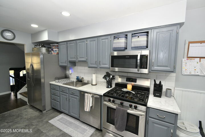 Property Photo:  6 Ridge Drive  NJ 07730