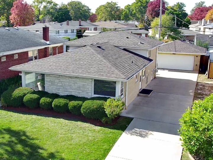 Property Photo:  2610 Sunnyside Avenue  IL 60154