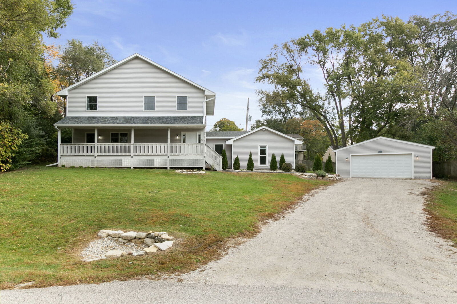 Property Photo:  2904 E Chestnut Drive  IL 60097