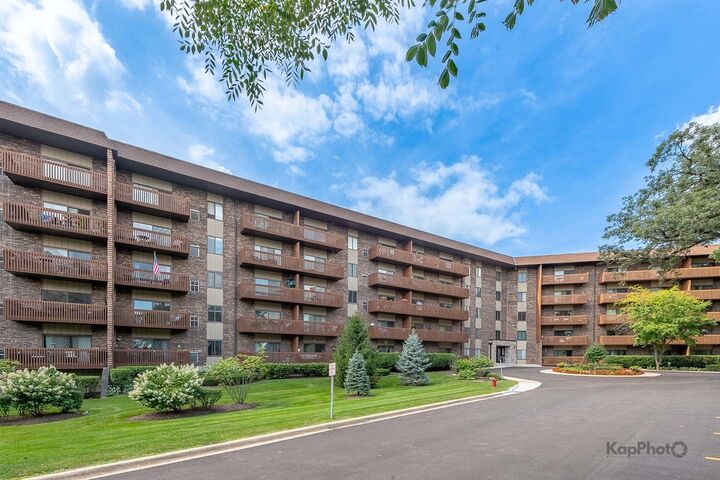 120 Lakeview Drive 318  Bloomingdale IL 60108 photo