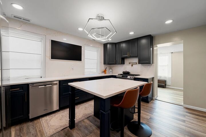 Property Photo:  814 N Hermitage Avenue  IL 60622 