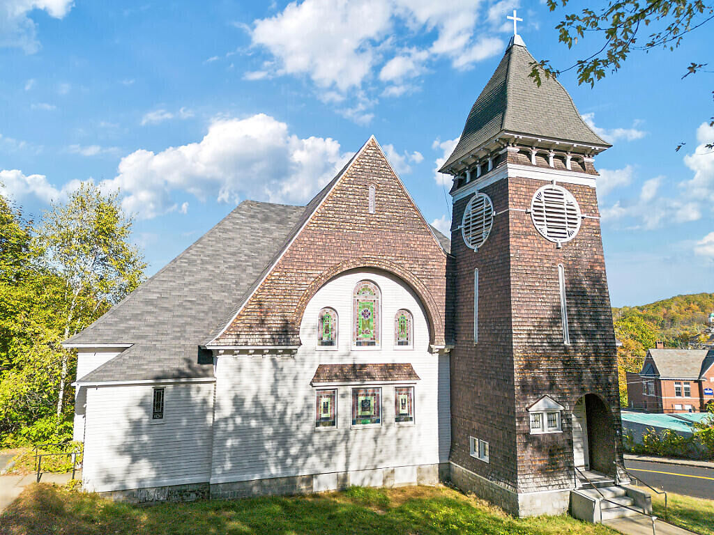 Property Photo:  112 Washington Street  ME 04276 