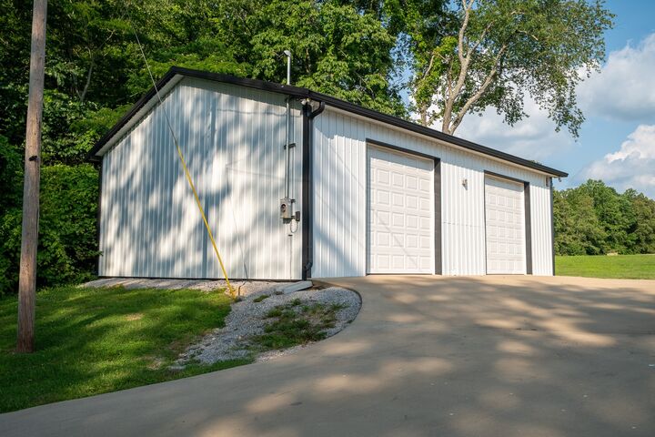 Property Photo:  876 W Point Rd  TN 38464 