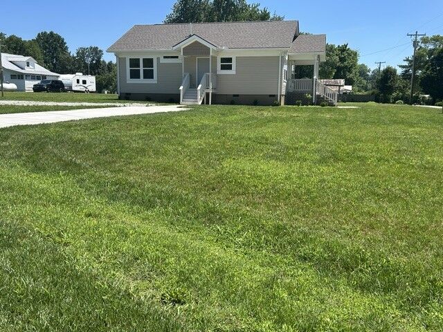 Property Photo:  125 Front Street N  TN 37318 