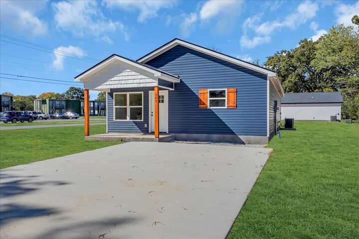 Property Photo:  701 E Grizzard St  TN 37388 