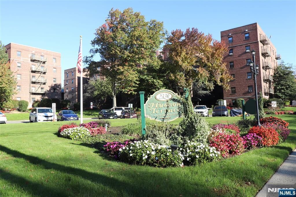 Property Photo:  2335 Hudson Terrace E6  NJ 07024