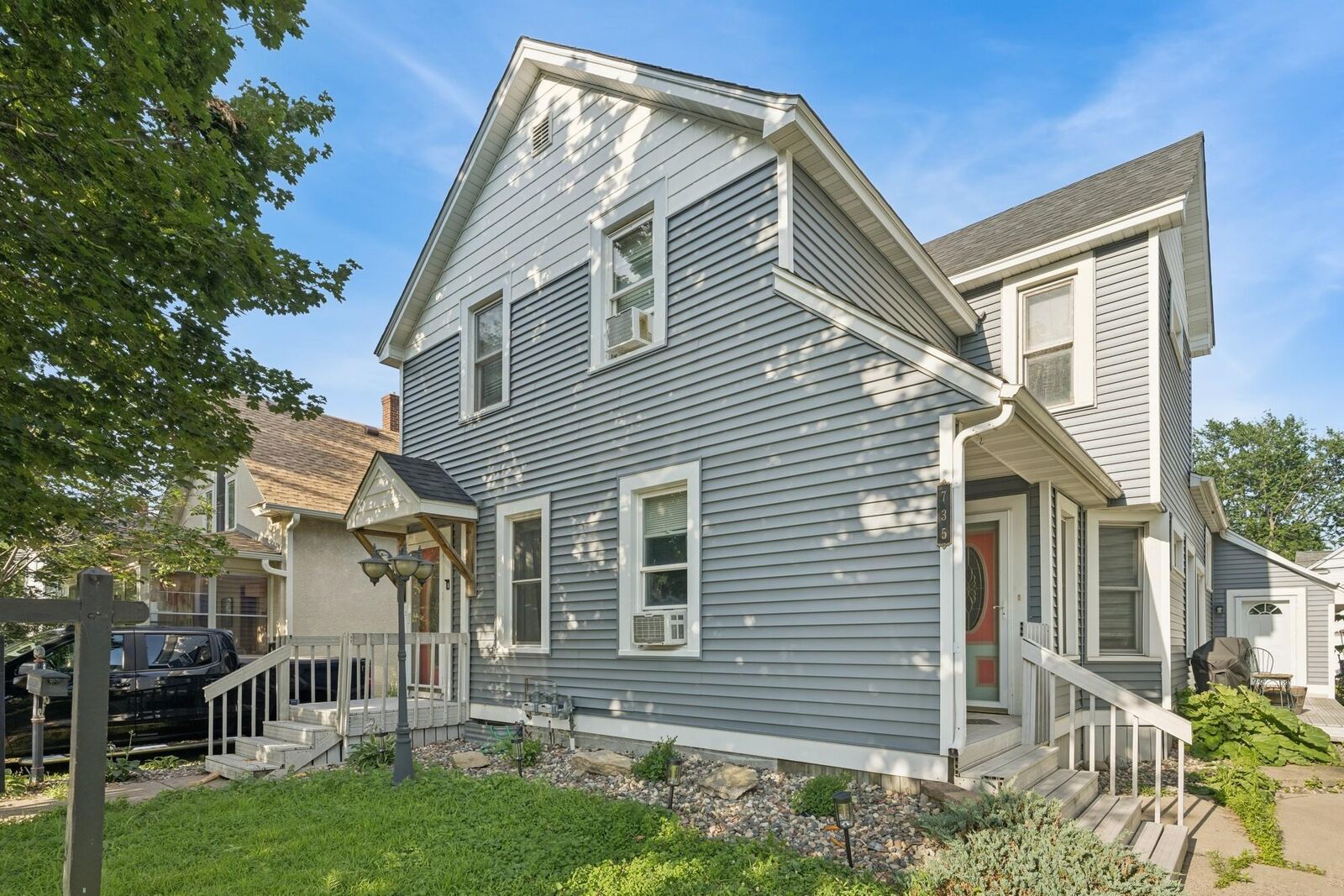 Property Photo:  735 Madison Street NE  MN 55413